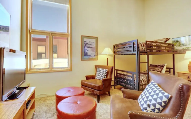 Alluring Lofty Condo In East Village - PG310 by RedAwning