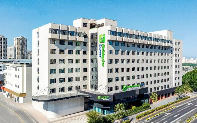 Holiday Inn Express Shanghai Changyang Road by IHG