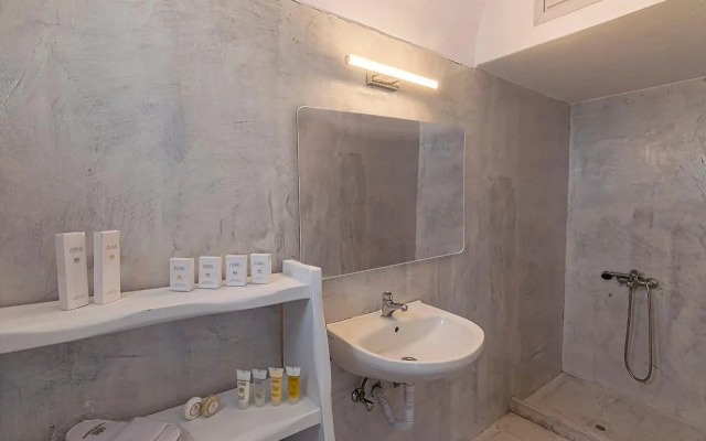 Phaos Santorini Suites