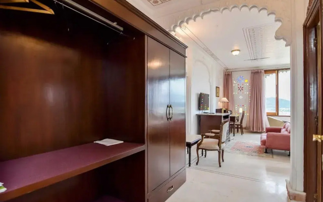 Hotel Raj Kuber