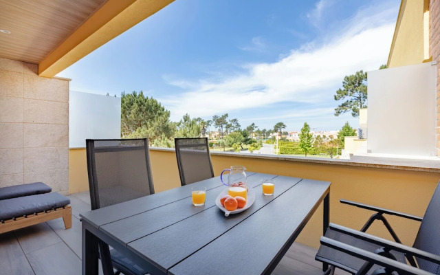 The Pine Flat with Pool at Furadouro