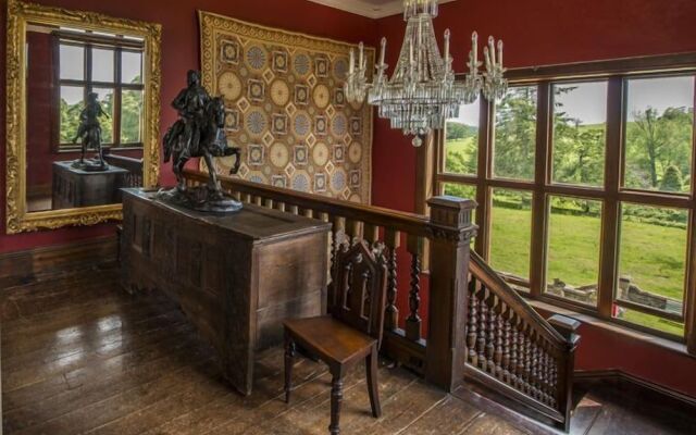 Huntsham Court