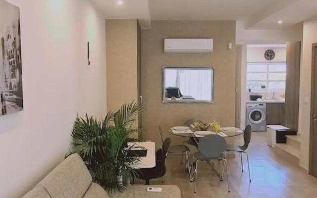 29 LIM - Downtown Retreat