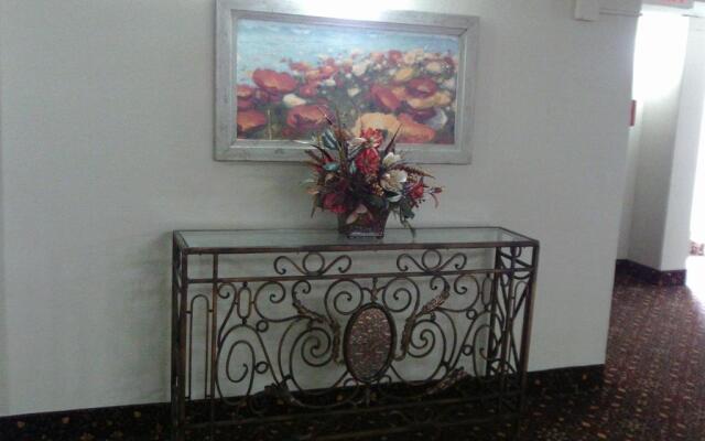 5th Avenue Inn and Suites