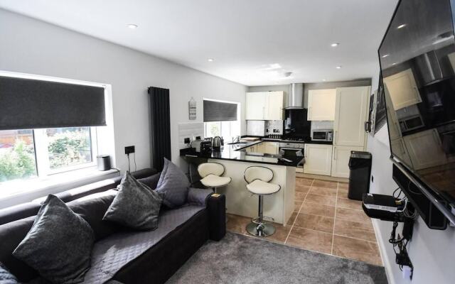 Luxury 3-bed Apartment in Bournemouth Nr Beach