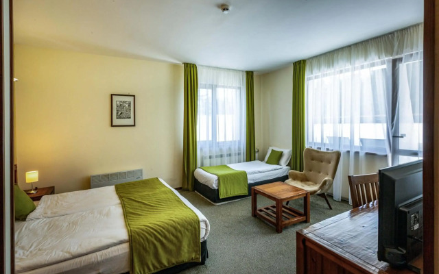 Yanakiev Club Hotel