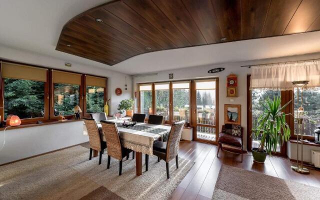 Willa Karolinka Stróża