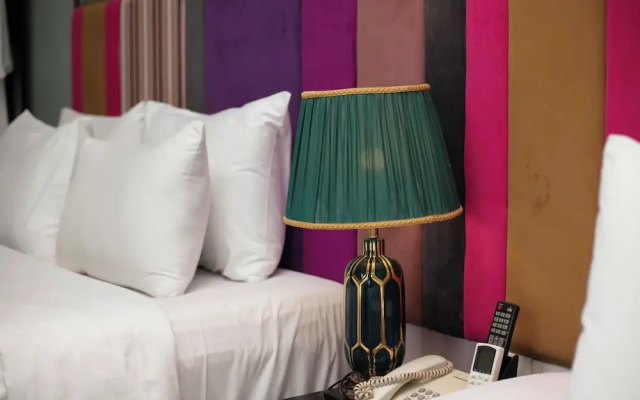 Madelise Stardust Hotel & Travel