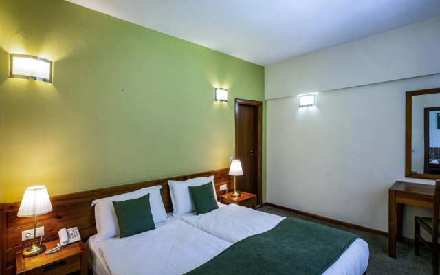 Yanakiev Club Hotel