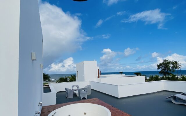 B Blue Beachouses
