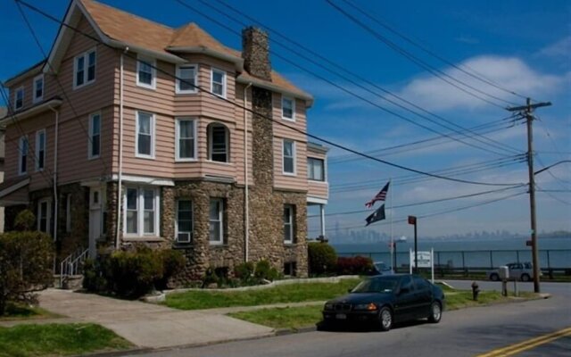 The Harbor House Bed & Breakfast