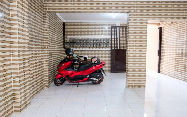RedDoorz Syariah near Stasiun Gubeng 2 – Hotel Rooms – Surabaya