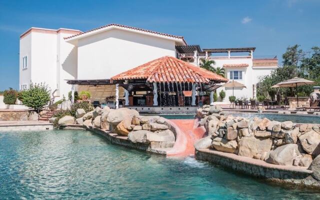 Country Club Relaxing Suite Pool