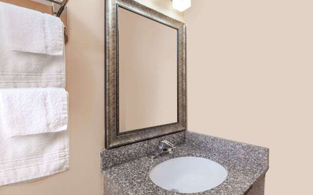 Super 8 by Wyndham Bowling Green South