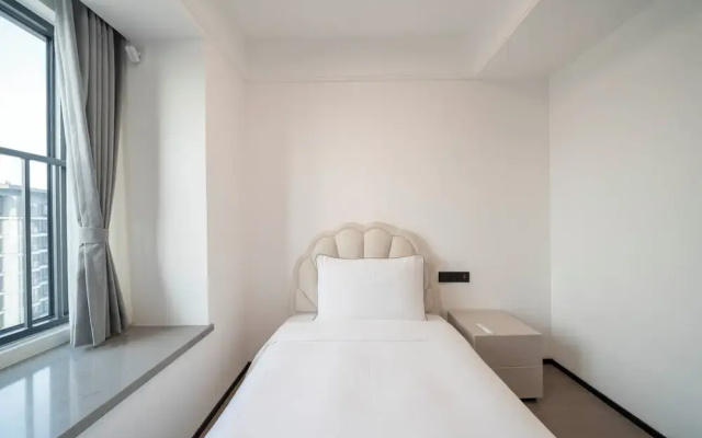 Tyms Hongqiao Deluxe 3BR 2BA APT