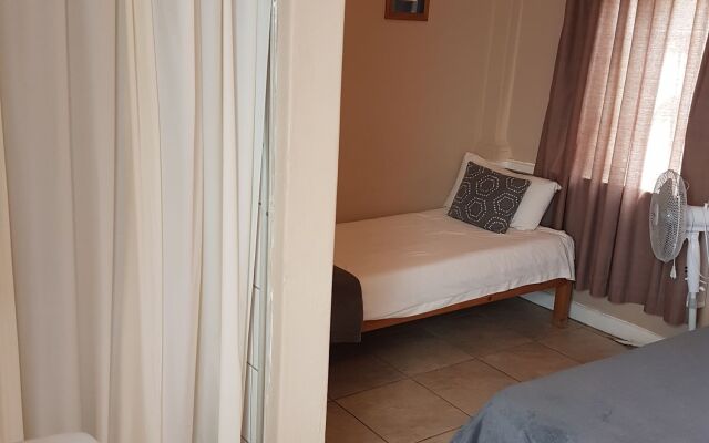 Oasis Shanti Backpackers