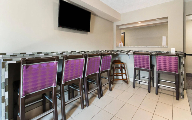 Quality Inn & Suites Leesburg Chain of Lakes