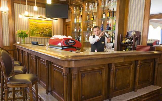 Hotel Nowy Dwór W Zaczerniu