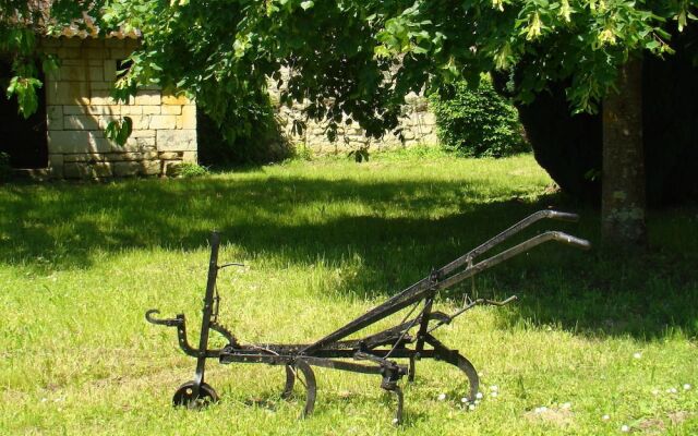 Cozy Holiday Home Near Forest in Lerné