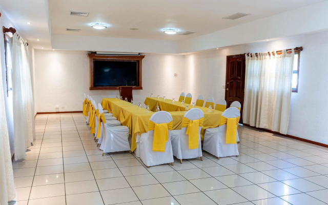 Best Western Las Mercedes Airport
