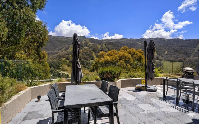 Lantern 1 Bedroom terrace with car space and mountain view