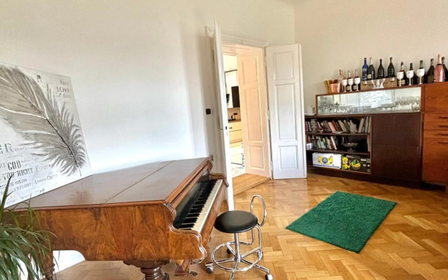 Historical 150 m2 Wenceslas square apartment