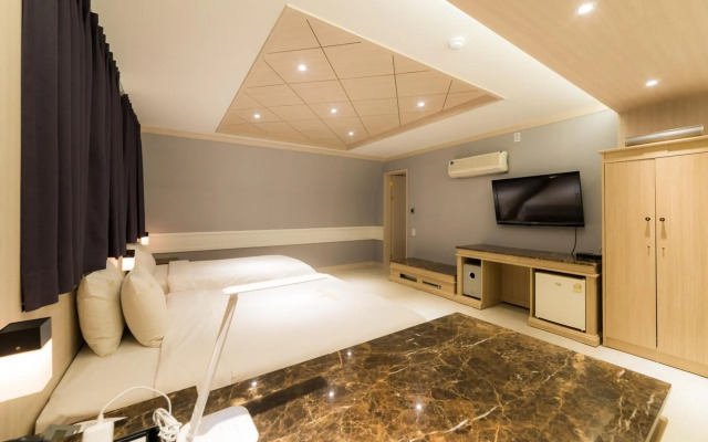 Reborn Suwon Silkroad Hotel