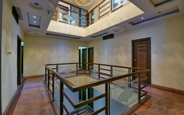 OYO 2289 Hotel Radha Palace