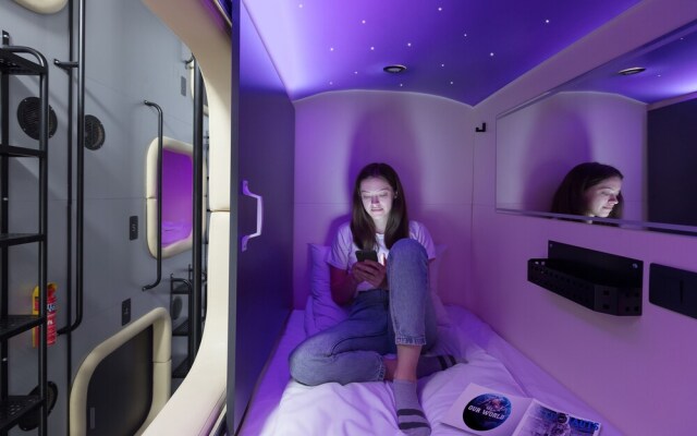 Capsule Hotel Constellation 89