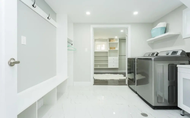 Stunning and Exclusive Home in Burlington