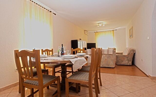 Apartment 1382