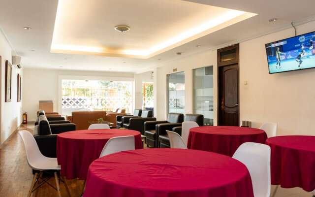 RedDoorz Plus Syariah near Java Supermall Semarang 2