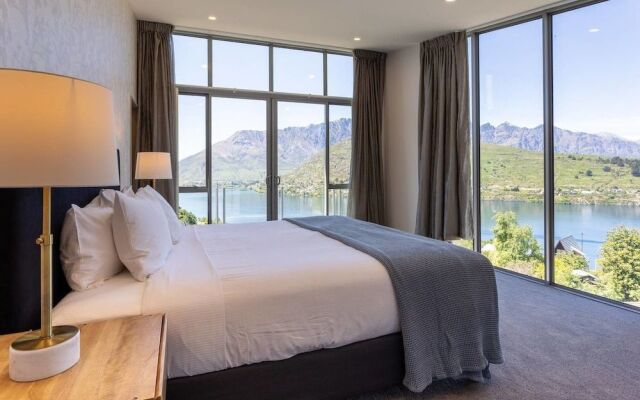 Luxury Lakeside Home - Remarkable View