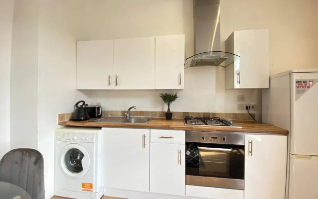 Cozy Croydon Apartment With Central Heating & Free Parking