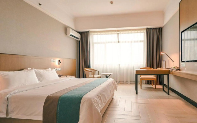 Haikou Weihao Hot Spring Hotel (Provincial Government Riyue Square)