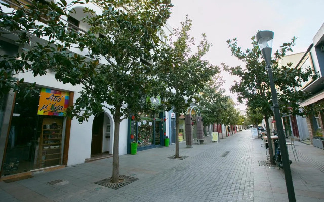 Spacious Apartment Next To Metro - Marousi