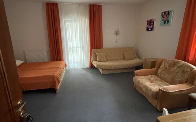 Zeleny Dom Mini-hotel 