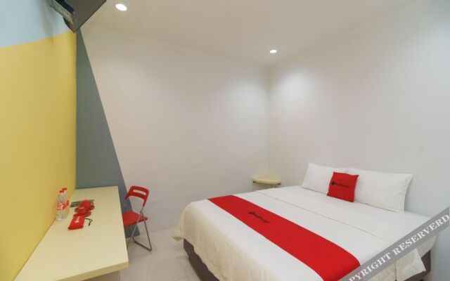 RedDoorz @ Taman Galaxy Bekasi