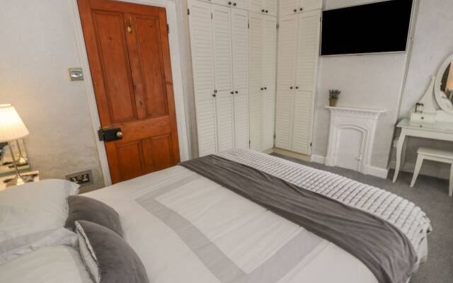1 Sandy Lane, Chester