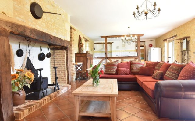 Cozy Holiday Home in Coux-et-Bigaroque with a Private Pool