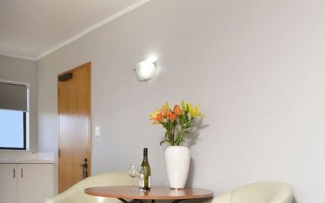 Knightsbridge Court Motor Lodge