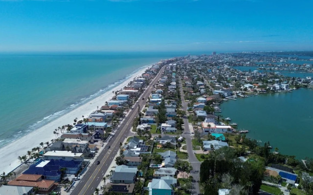 Azul Townhomes C1 - Sol Retreat