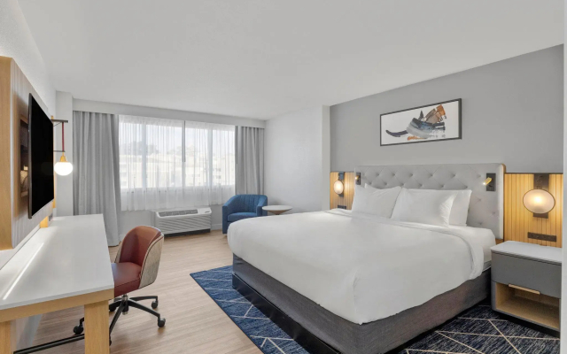 Crowne Plaza Virginia Beach Town Center by IHG