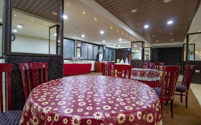 OYO 4376 Imax Inn