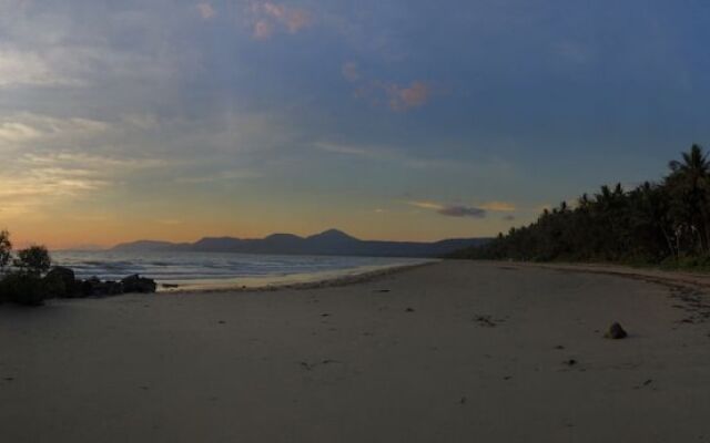 Port Douglas on Macrossan