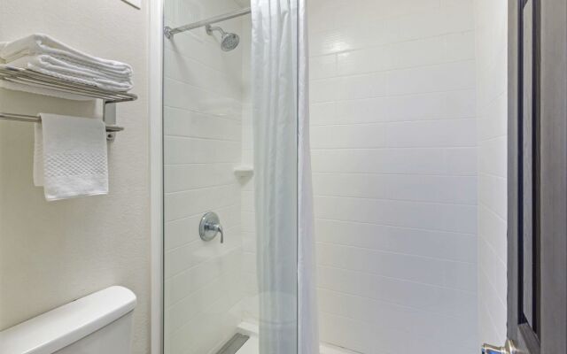 Suburban Studios Verona - Staunton North