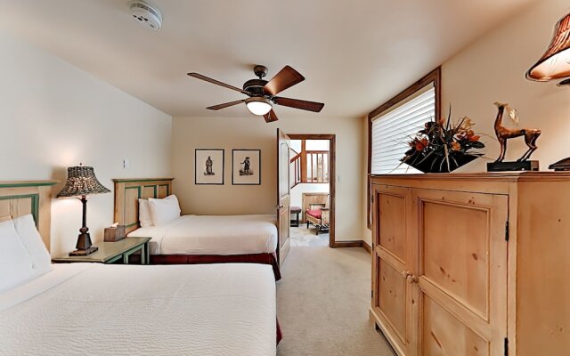 710wliop 3 Bedroom Condo