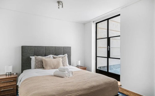 2BR with Patio in the Heart of Holborn