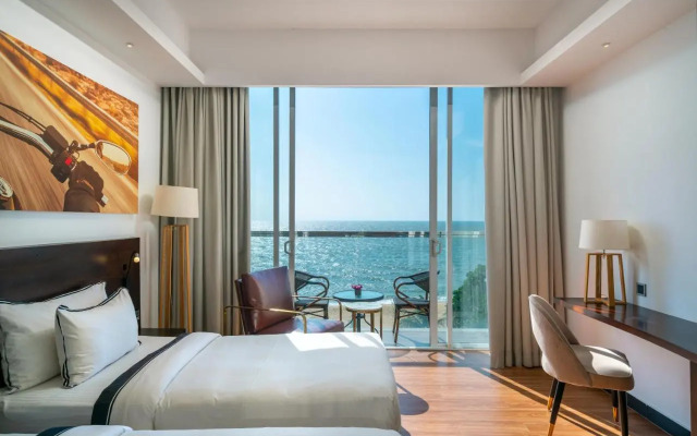 Rainbow Beach Hotel