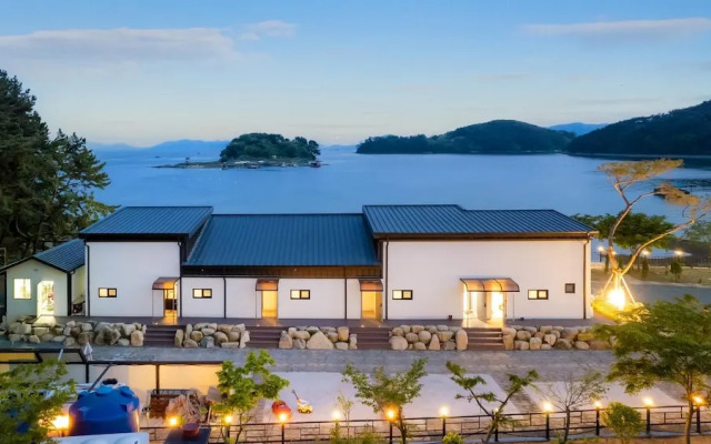 Changwon 055 Poolvilla